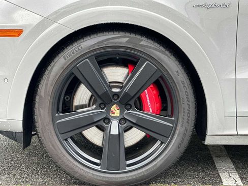 Used 2025 Porsche Cayenne S image 27