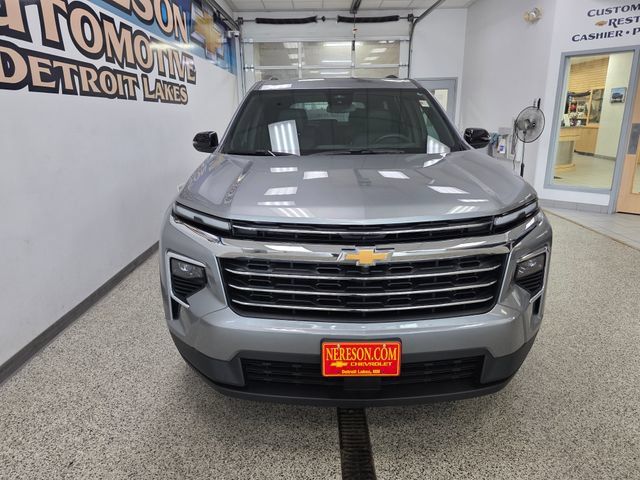 Used 2026 Chevrolet Traverse LT AWD/4WD image 2