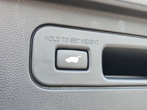 Used 2025 Honda Pilot Touring image 29