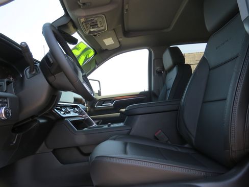 New 2025 GMC Sierra 2500 Denali w/ Denali Reserve Package image 20