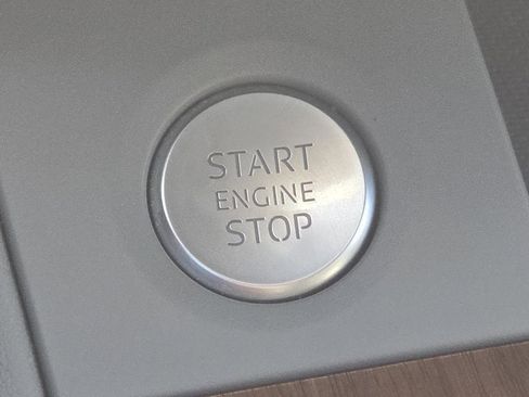 Used 2021 Audi Q5 e Prestige w/ Prestige Package image 36