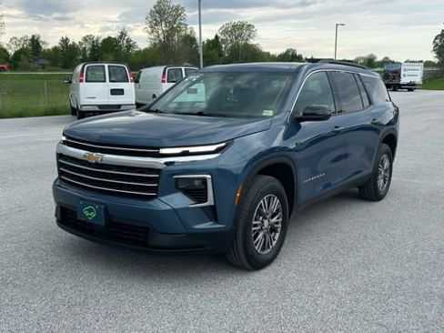 Certified 2025 Chevrolet Traverse LT AWD/4WD image 8