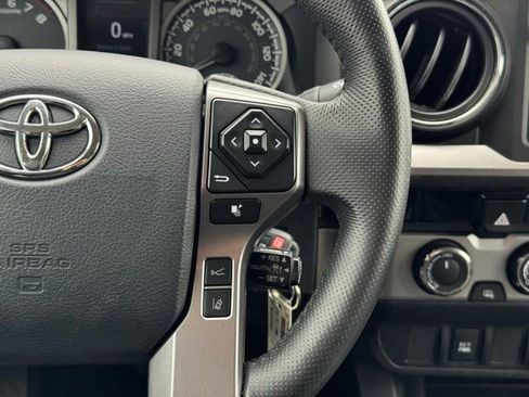Certified 2018 Toyota Tacoma SR5 AWD/4WD image 24