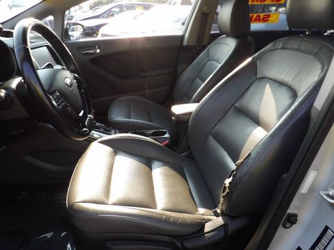 Used 2017 Kia Forte EX FWD image 8