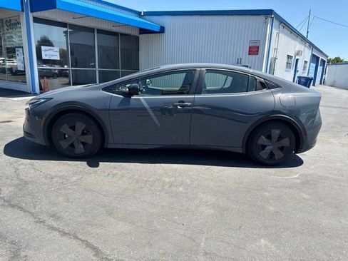 Used 2025 Toyota Prius LE FWD image 2