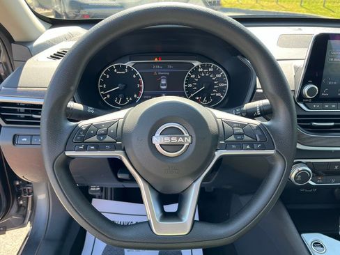 Used 2024 Nissan Altima 2.5 SV FWD image 12