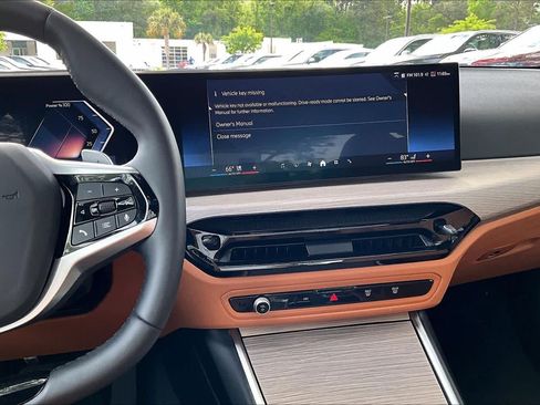 Certified 2025 BMW 330i Sedan RWD image 7