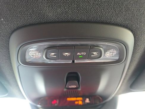 Used 2022 Volvo XC40 T5 R-Design w/ Protection Package Premier image 23