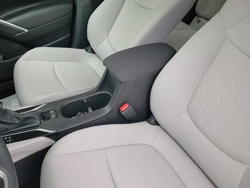 Used 2025 Toyota Corolla Cross LE image 19