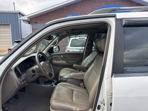 Used 2006 Toyota Sequoia SR5 image 9
