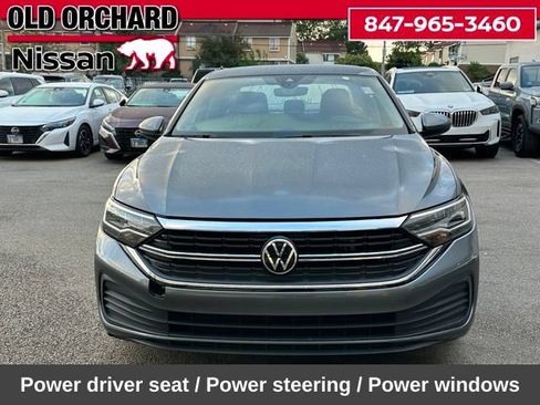 Used 2024 Volkswagen Jetta SE FWD image 2