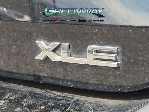 Used 2020 Toyota Highlander XLE FWD image 29