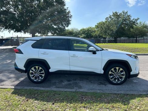Used 2019 Toyota RAV4 XLE Premium image 6
