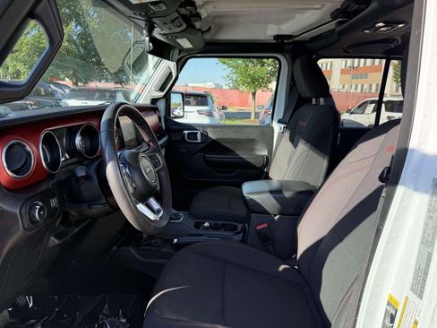 Used 2023 Jeep Wrangler Unlimited Rubicon AWD/4WD image 14