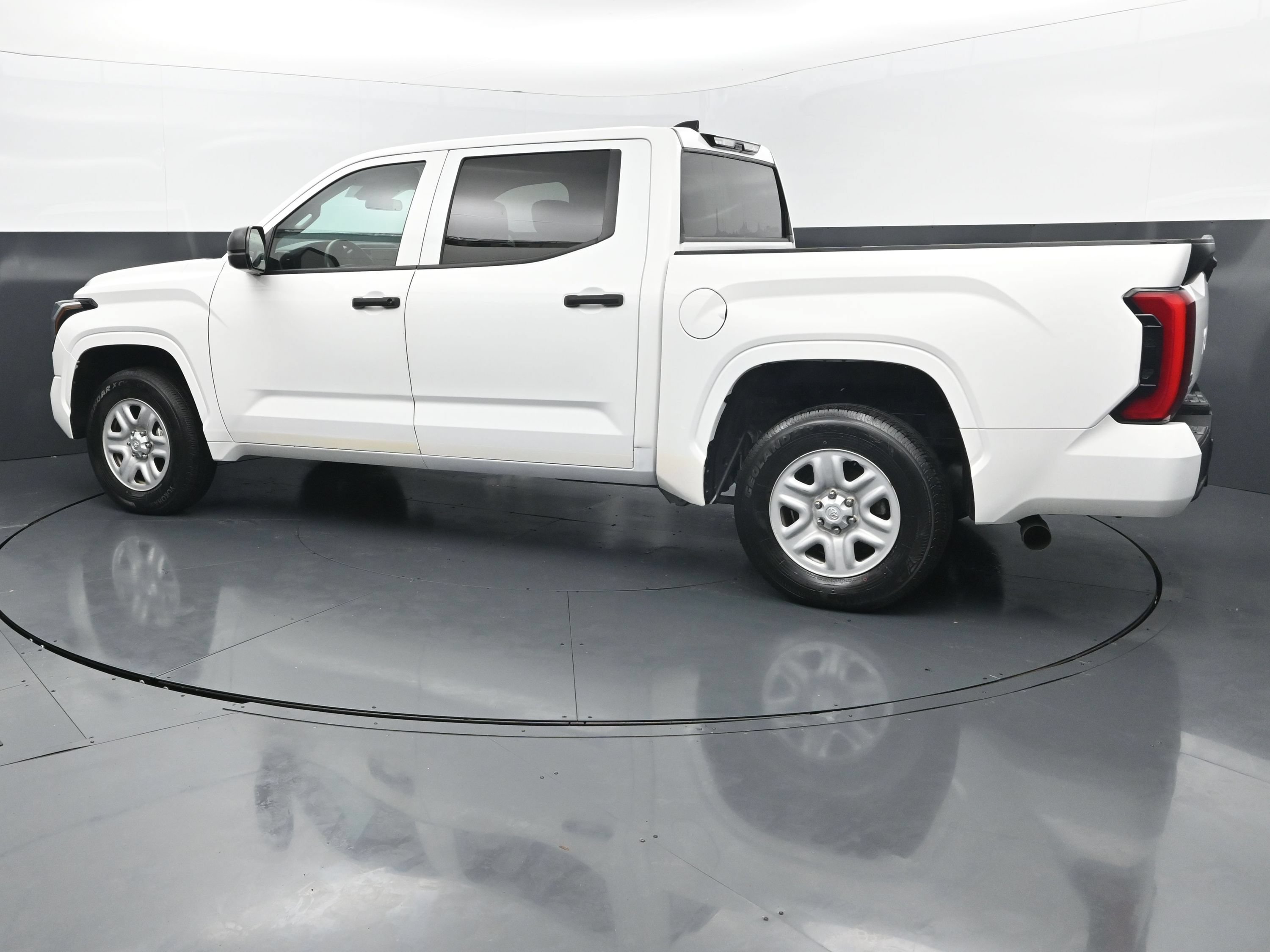 Used 2022 Toyota Tundra SR w/ SR Tow Package RWD image 3