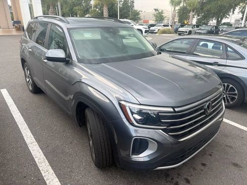 Used 2024 Volkswagen Atlas SE FWD image 2