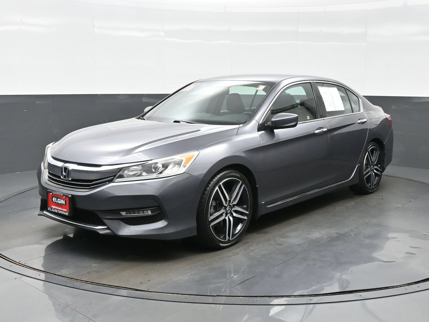 Used 2017 Honda Accord Sport image 2