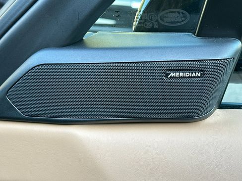 Used 2025 Land Rover Range Rover Sport SE image 16