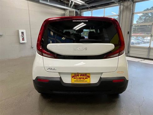Used 2022 Kia Soul S image 4