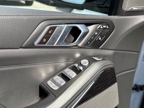 Used 2024 BMW X7 M60i AWD/4WD image 19