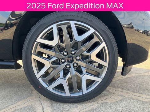 New 2025 Ford Expedition Max Platinum w/ Platinum Ultimate Package AWD/4WD image 9