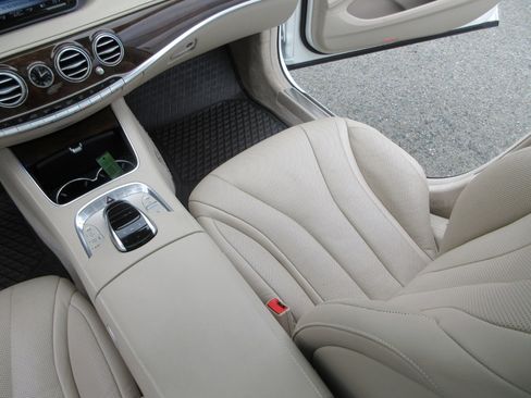 Used 2017 Mercedes-Benz S 550 Sedan image 19