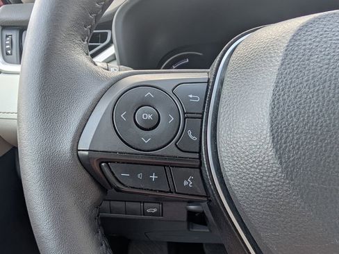 Used 2025 Toyota RAV4 XLE Premium image 20