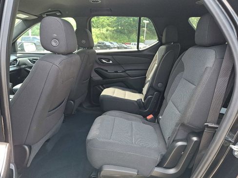 Used 2023 Chevrolet Traverse LT image 12