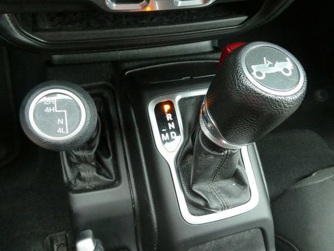Used 2018 Jeep Wrangler Unlimited Sport S AWD/4WD image 24
