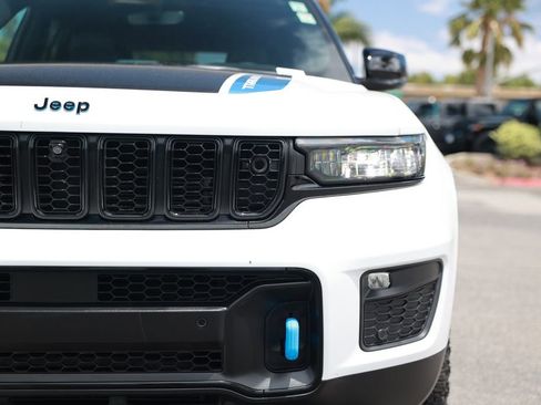 Used 2022 Jeep Grand Cherokee Trailhawk w/ Advanced Protech Group II AWD/4WD image 5