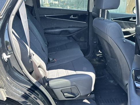 Used 2019 Kia Sorento L FWD image 13