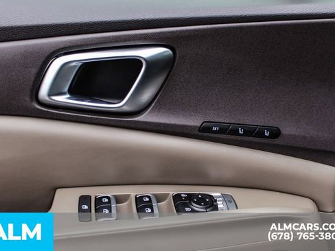 Used 2025 Kia Carnival EX image 40