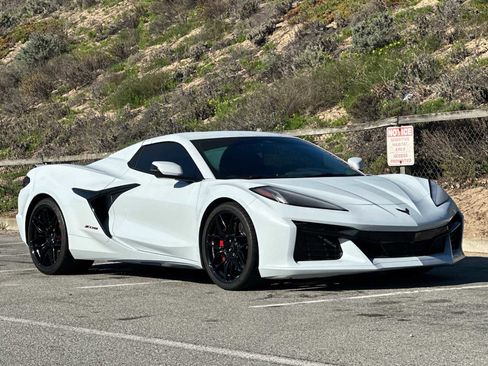 Used 2024 Chevrolet Corvette Z06 RWD image 9