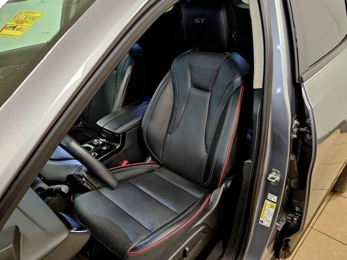 Used 2022 Buick Envision Essence w/ Sport Touring Package image 35