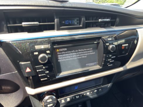 Used 2016 Toyota Corolla LE FWD image 10