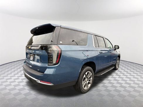 Used 2025 Chevrolet Suburban LT w/ Comfort Package image 5