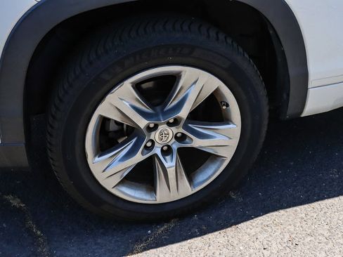 Used 2014 Toyota Highlander Limited FWD image 12