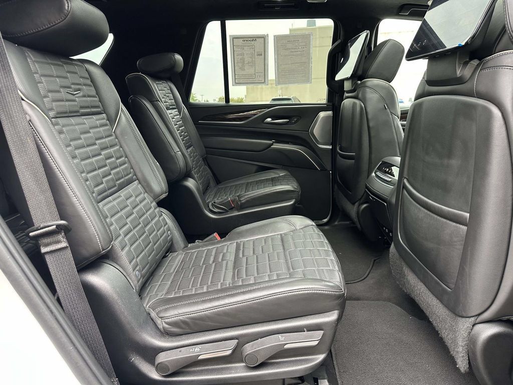 Used 2023 Cadillac Escalade Sport Platinum AWD/4WD image 11