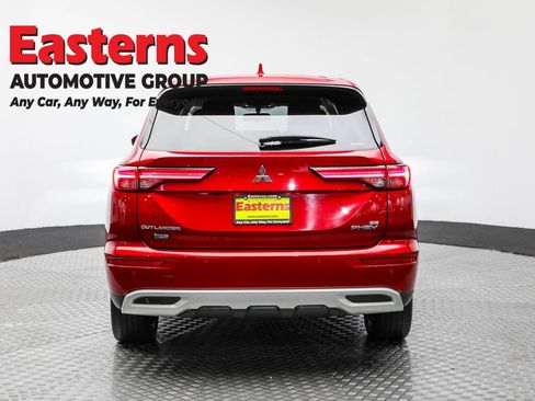 Used 2023 Mitsubishi Outlander SE image 6