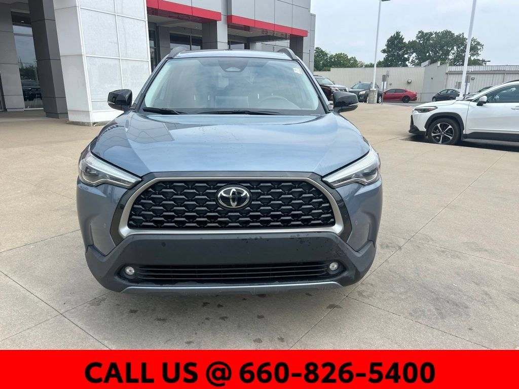 Used 2026 Toyota Corolla Cross XLE FWD image 3