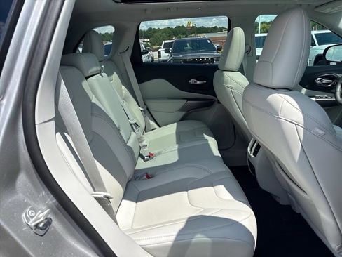 Used 2022 Jeep Cherokee Limited AWD/4WD image 14