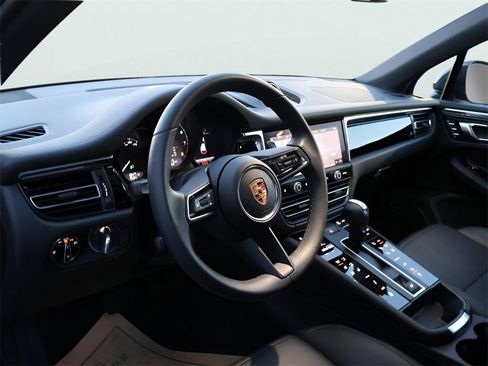 Used 2025 Porsche Macan S image 18