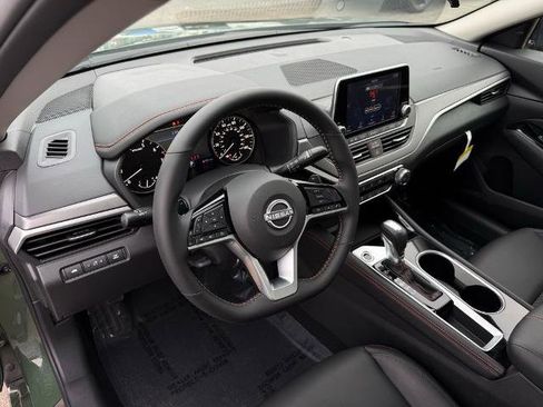 New 2025 Nissan Altima 2.5 SR image 17