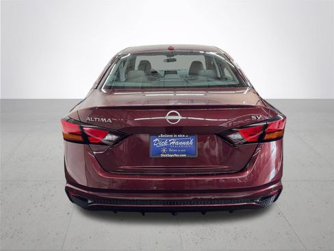 Used 2024 Nissan Altima 2.5 SV FWD image 5