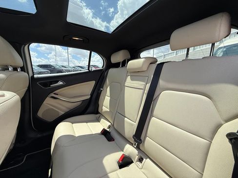 Used 2020 Mercedes-Benz GLA 250 w/ Premium Package image 21