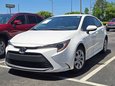 Used 2023 Toyota Corolla LE FWD image 3