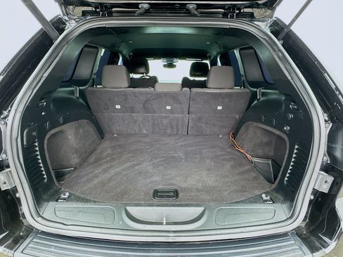 Used 2019 Jeep Grand Cherokee Laredo image 17