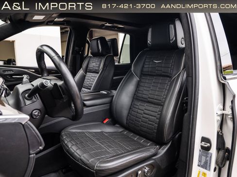 Used 2022 Cadillac Escalade Sport Platinum w/ Heavy-Duty Trailer Package AWD/4WD image 4