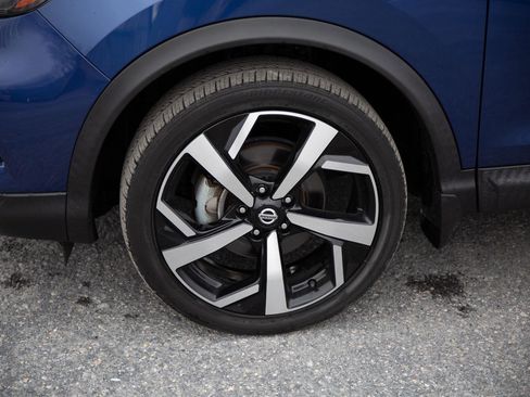 Used 2021 Nissan Rogue Sport SL w/ Premium Package image 9