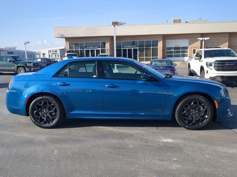 Used 2022 Chrysler 300 Touring L w/ Comfort Group image 6